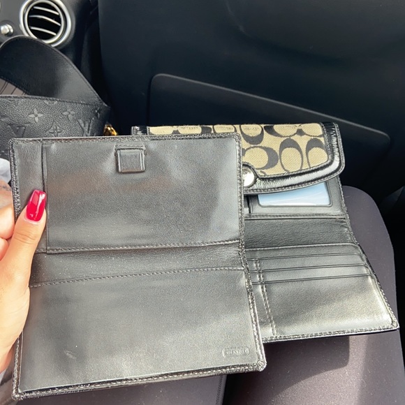 Coach wristlet - Picture 5 of 5